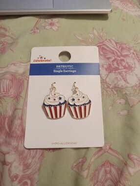 NWT Patriotic 4th Of July Red White Blue Cupcake Dangle Earrings